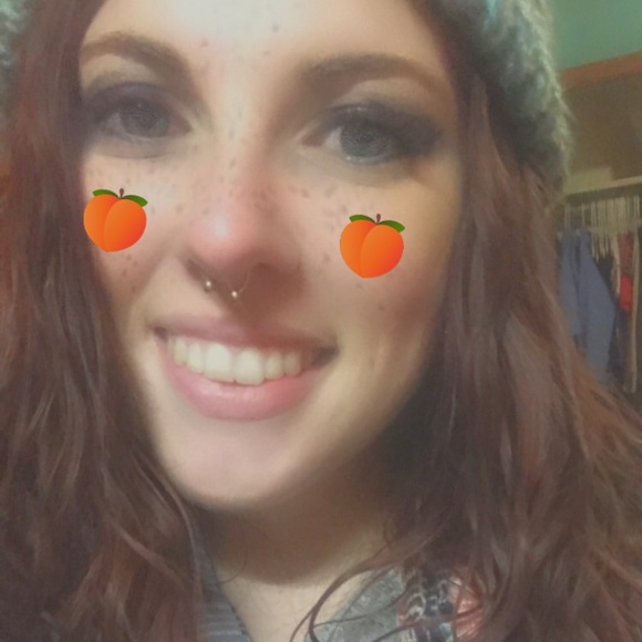 Meet your Posher, Leah - Picture 1 of 1